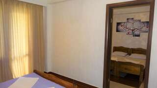 Мини-отель Hotel Ritsa Уреки Семейный номер с 2 спальнями и балконом-4